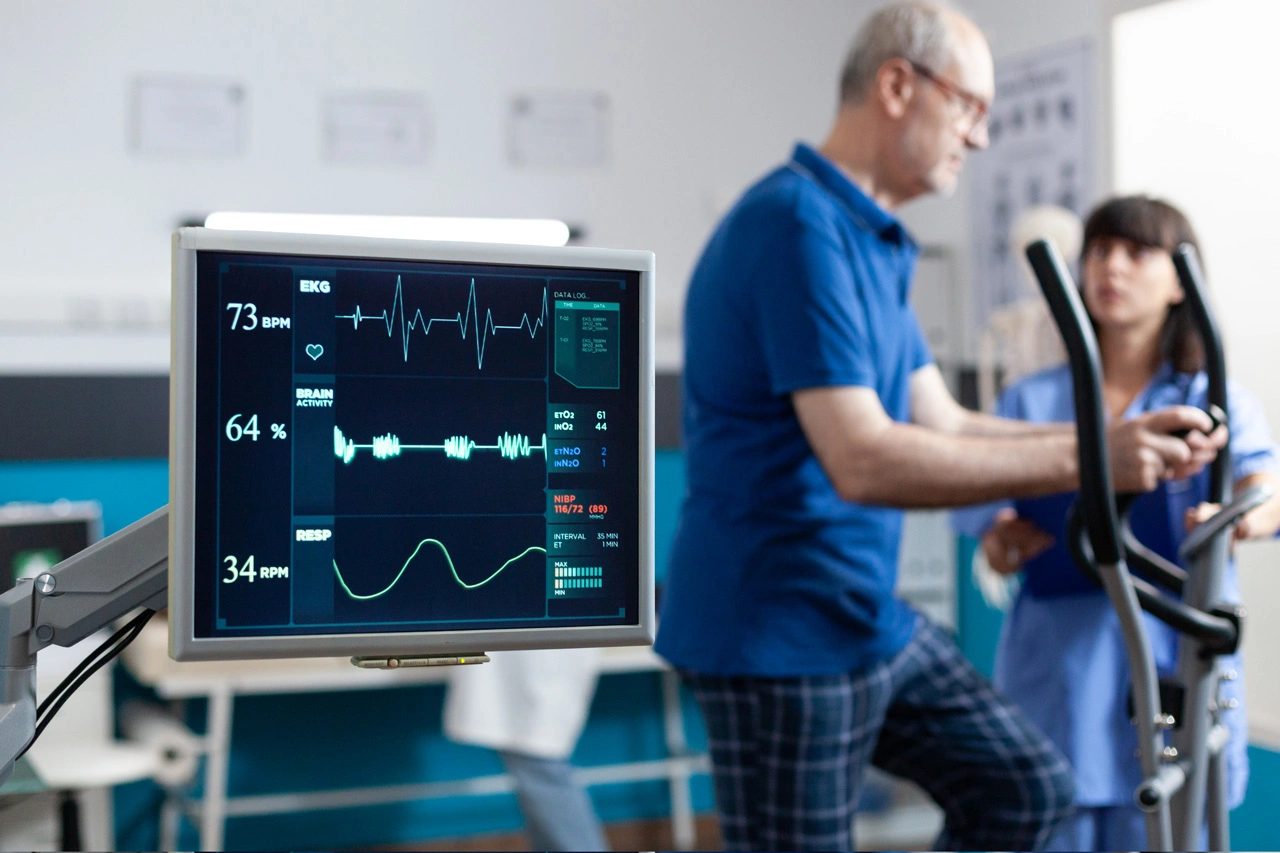 close-up-heart-rate-monitor-measuring-heartbeat-patient-doing-gymnastics-physical-recovery-retired-man-using-sport-equipment-exercise-physiotherapy-strength close-up-heart-rate-monitor-measuring-heartbeat-patient-doing-gymnastics-physical-recovery-retired-man-using-sport-equipment-exercise-physiotherapy-strength